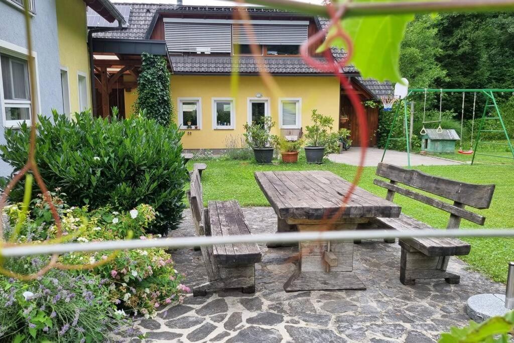 Country Retreat, Near Ljubljana City, Apartma Na Vasi, Blizu Mesta Ljubljana Apartment Медводе Екстериор снимка
