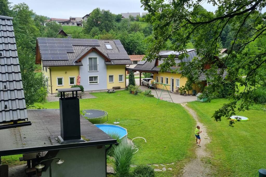 Country Retreat, Near Ljubljana City, Apartma Na Vasi, Blizu Mesta Ljubljana Apartment Медводе Екстериор снимка